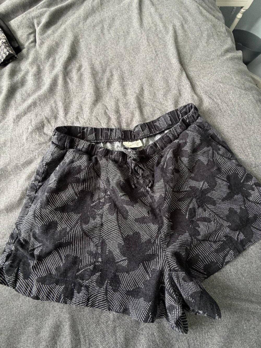 Black and white floral comfy women's shorts - xl